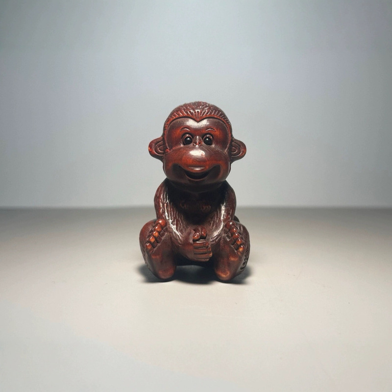 Statuetta di scimmia intagliat - Phone Accessories Market recensione e prezzo